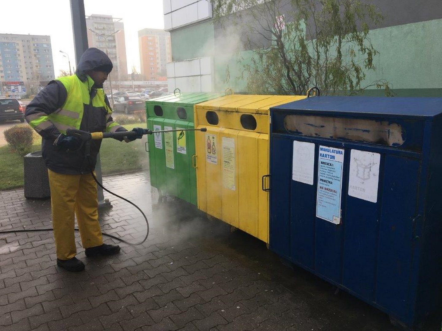 Rozpoczęliśmy generalne mycie pojemników segregacyjnych!
